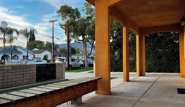Enjoyable 3-bedroom townhome with AC in charming Azusa