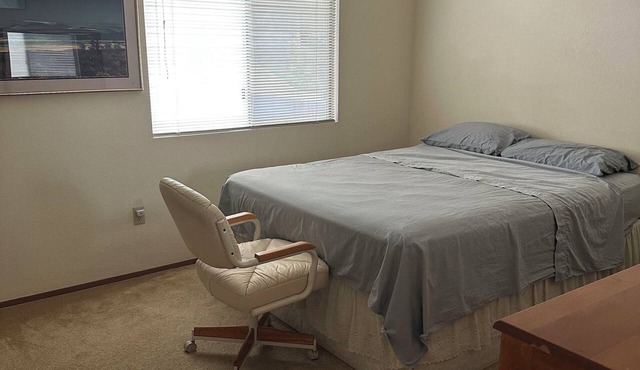 Enjoyable Queen bed in 5 BR & 3 Bath house in San Diego perfect for your getaway
