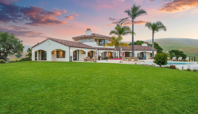 Estate at Laetitia Winery + Pool,Hot Tub,Sleeps 14
