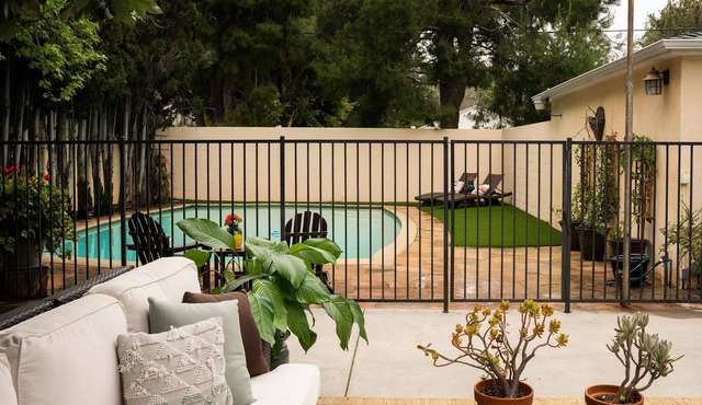 Everything Close-Private Studio City Pool Home