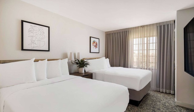 Everything You Need For The Perfect Vacation! Heated Outdoor Pool, Pets Allowed!