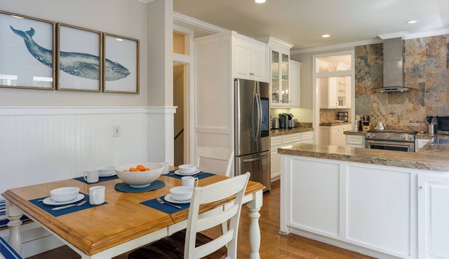 Exceptional, Hot Tub, Pickleball, Pool Room, Close to Everything! in Eastsound