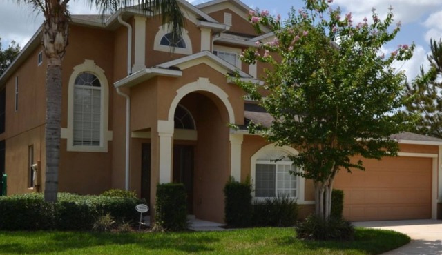 Executive 5 Bed 3 Bath Pool Home - INCLUDES POOL HEAT