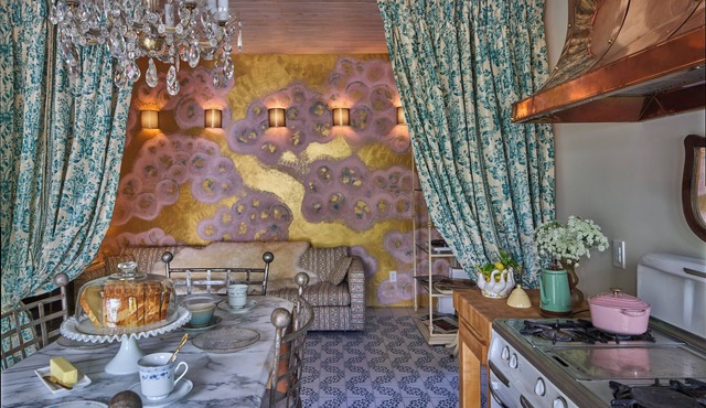 Fabulous 2-bedroom cottage with AC in sunny Los Angeles