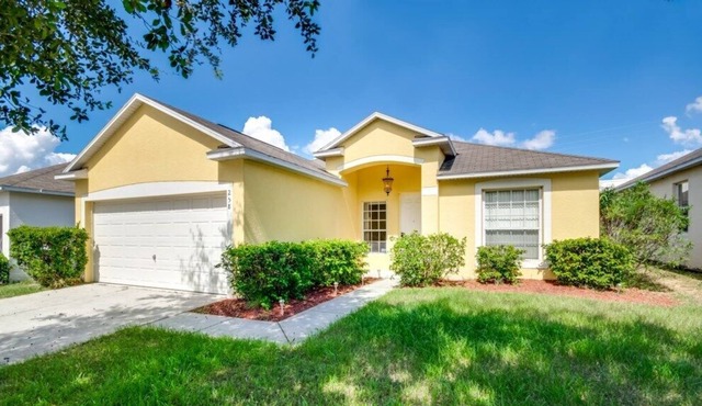 Fabulous 5BR family home with private pool and games room in a quiet community
