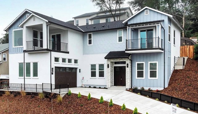 Fabulous, brand new 3-bedrm house with views, high-speed internet, AC in Auburn.