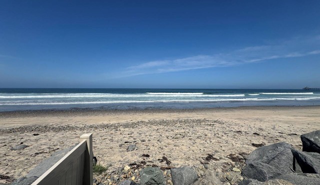 Family Beachside Haven: 2BR + Twin Room -2 Full Baths -Steps to Surf