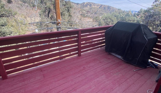 Family Cabin with Views, Fireplace & Deck - Near Hiking, off roading - Sleeps 14
