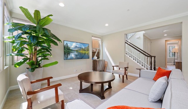 Family-Friendly Home Near University Park Irvine
