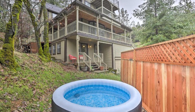 Family-Friendly 'Forest Cabin' w/Hot Tub