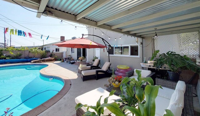 Family Oasis: Convenient Location, Relaxing Home. Pet-Friendly!