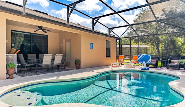 Family Retreat, Pool, Spa, Game Room, 15 Min to Disney