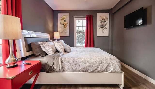 FIFA World Cup: RENOVATED 1BR HOME with PRIVATE FENCED PATIO in NOHO ARTS DISTRICT p21