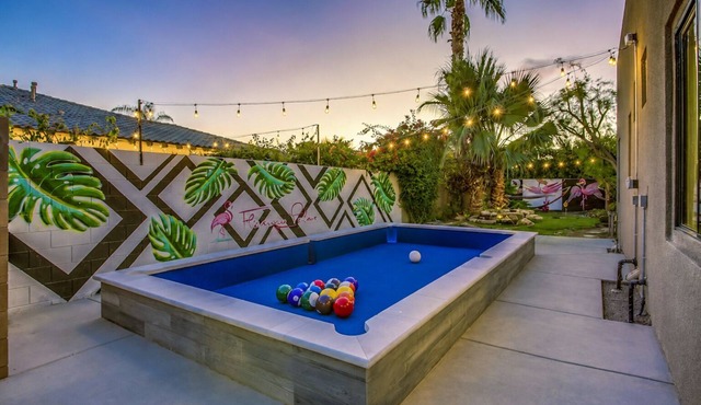 Flamingo Palms: Pool, Spa, Pet-Friendly, Games!