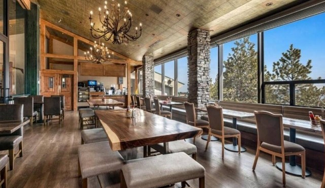 Forest-Facing Villa: Three Rooms, Hot Tubs, Pools, Sports Courts & Arcade Fun