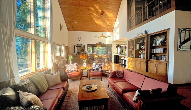 Foxfell At Shasta Lake: 4 Acre Retreat, Pet Friendly, WIFI, 360 Nature Views