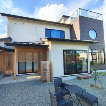 Fujiyoshida house, 2 toilet 2 bathroom, Mt Fuji view, 4 living room, free parking 5 cars, projector, washmachine, pet ok in Minamitsuru