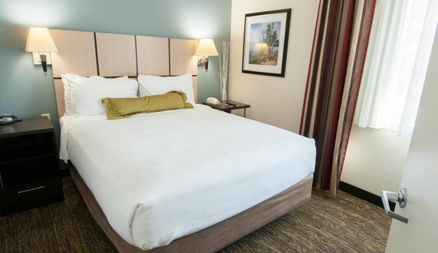 Full Kitchen & Close to Disneyland & Anaheim Hotspots | 4 Suites Ideal for Group