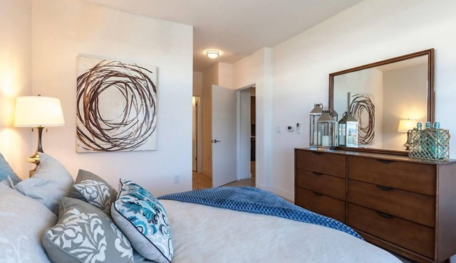Fully Equipped 1 Bedroom Condo with Kitchen and Laundry