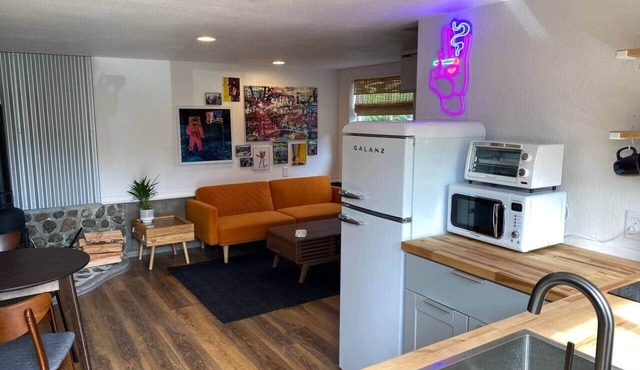 Funky Farm Apartment on 2 Acres to Wander