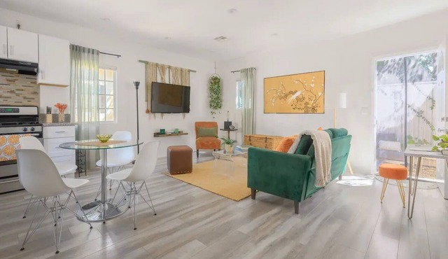 Gated 2BD/2BA Designer Home w/Parking・Yard・Family Park・DTLA & FIFA & Silverlake