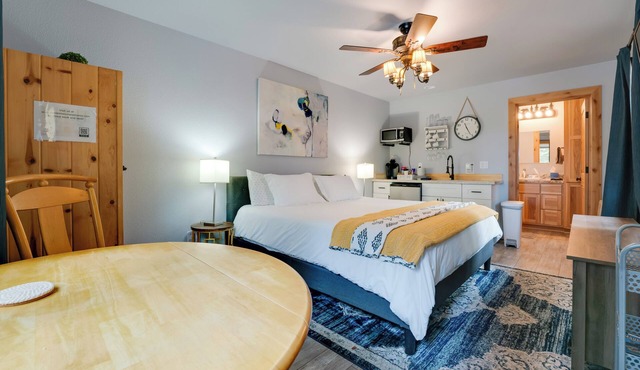 Gateway to Lassen Volcanic! Cozy Woodland Studio