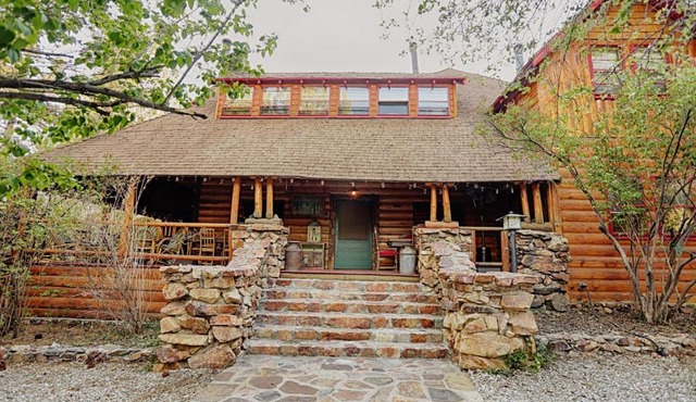 Gold Mountain Manor