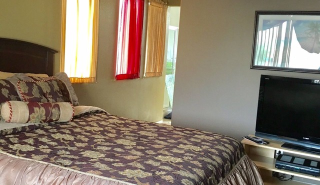 Gorgeous 5 bedroom House 10 mins from strip
