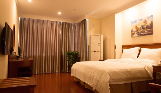 GreenTree Inn Chizhou Changjiang Middle Road Shangzhidu Commerce Square Express Hotel