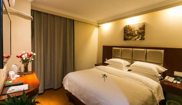 GreenTree Inn JiangSu Guanqian Street Leqiao Metro Station Shell Hotel