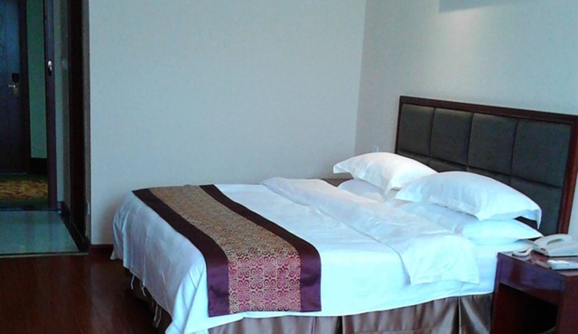 GreenTree Inn LiuAn HuoQiu County JianXing Road Express Hotel