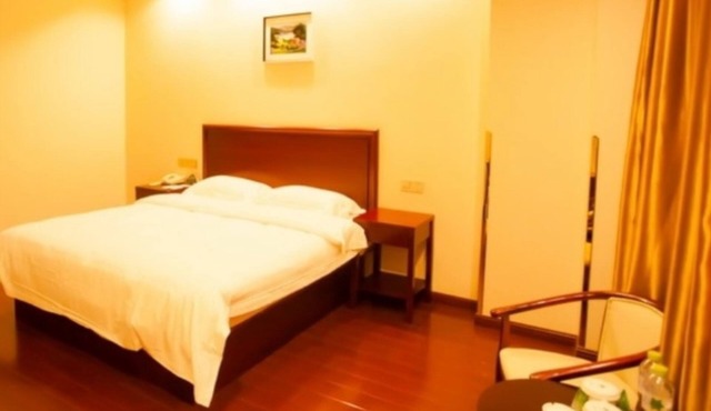 GreenTree Inn NanJing Lukou KongGang General Avenue Express Hotel in Nanjing