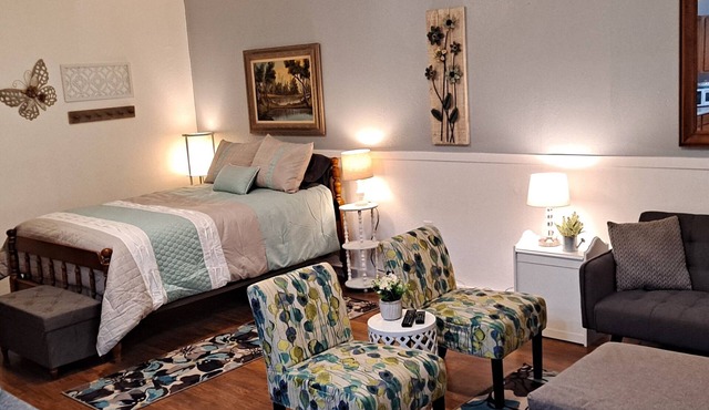 Guesthouse/apartment 5 minutes from Hospital, convenient center, and freeway