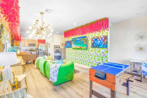 H - Huge NoHo 5BR Family Home by Universal - Games - Balcony - Parking - FIFA World Cup SoFi