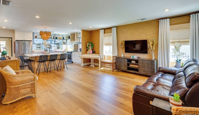 Hawthorne Home w/ Covered Patio & Basketball Court