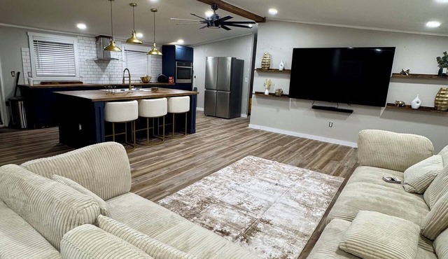 Hidden Dreams Retreat: Luxury Renovated Escape in Blackshear Ga in Blackshear
