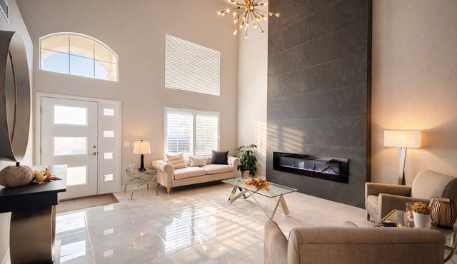 High-End Villa w/Pool & Spa; Close to the Strip!