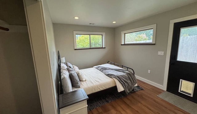 Hill Crest Drive Queen Bed