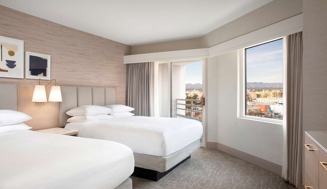 Hilton Santa Monica Hotel & Suites