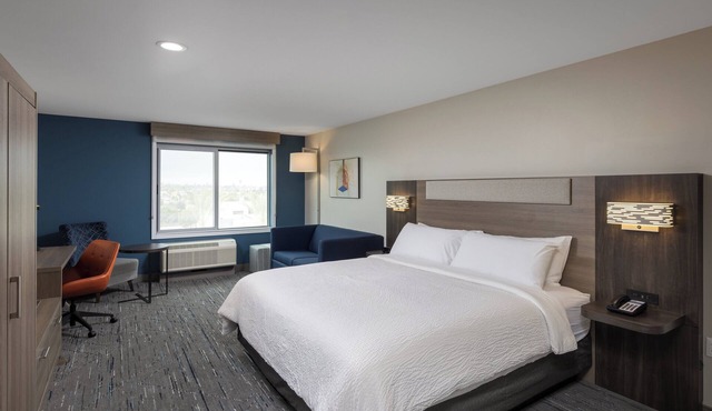 Holiday Inn Express & Suites Hawaiian Gardens by IHG