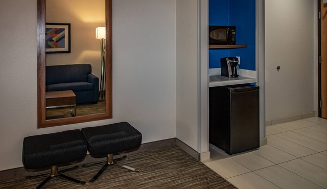 Holiday Inn Express Hotel & Suites Roseville-Galleria Area by IHG