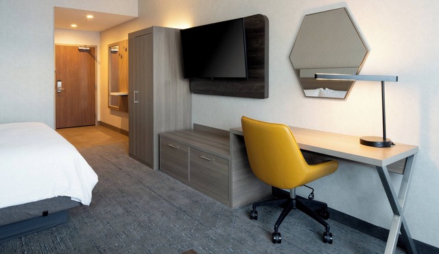 Holiday Inn Express & Suites Hollister by IHG