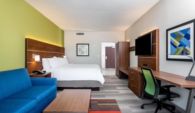 Holiday Inn Express & Suites Santa Ana - Orange County by IHG