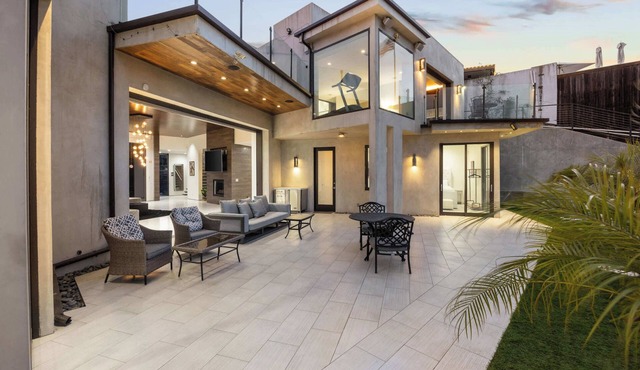 Hollywood Hills 4BR | Rooftop + Views | C&C