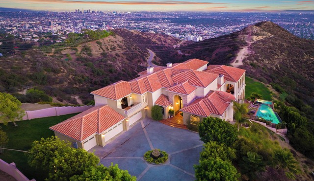 Hollywood Hills Mansion - Weddings, Corporate Retreats, Events, Private Stays