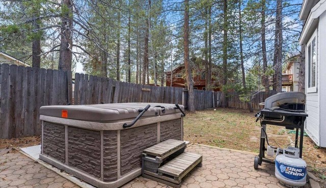 Hot Tub | BBQ | Deck | Pet Friendly
