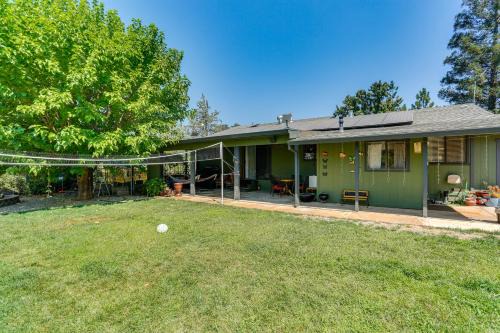 Hot Tub, Dog-Friendly Yard! 3-Acre Redding Retreat