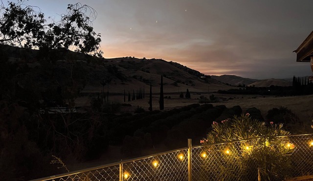 House on Hill Top. Great views. A peaceful getaway! With Pickleball court!