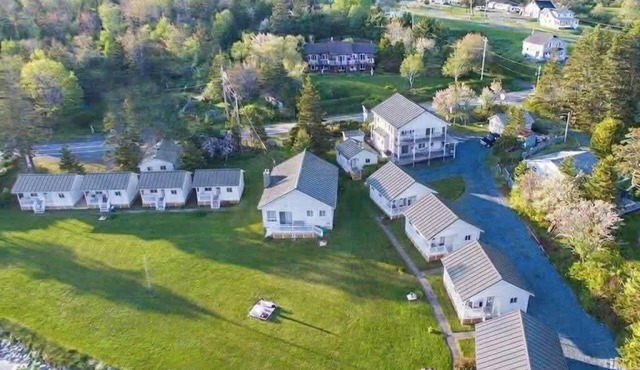 Hunts Point 2-BR Coastal Retreat - Cottage # 3 in Hunts Point