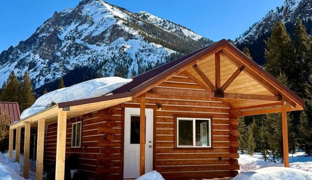 Index Peak Cabin in Silver Gate
